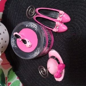 Picture holders and trinket box, pink and black. New